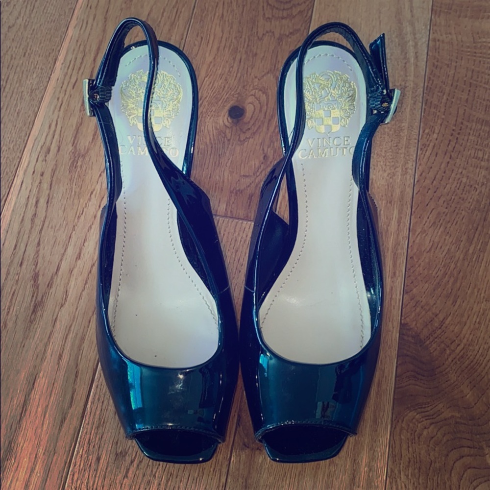 Vince Camuto black peep toe pumps